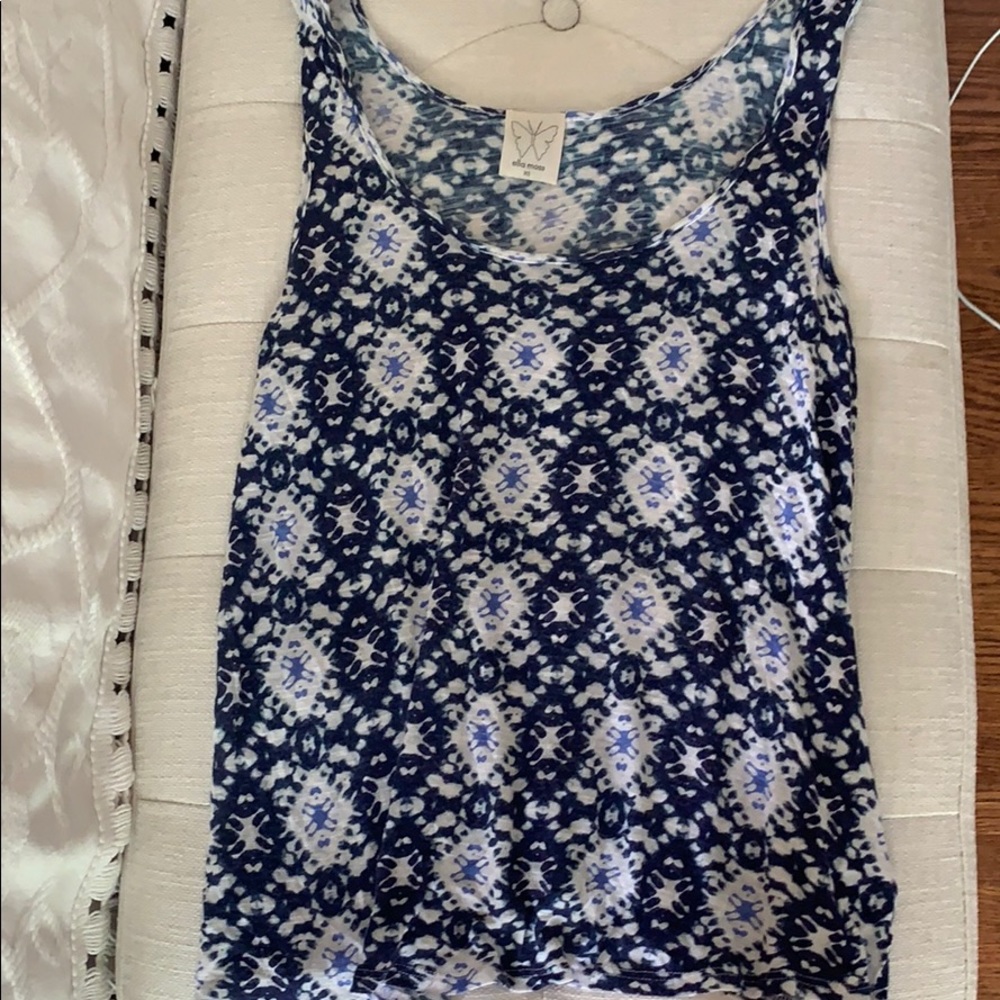 Top
Comes from a pet free and smoke free home